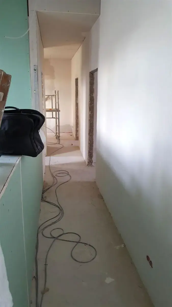 Wohnungsflur vor der Renovierung
